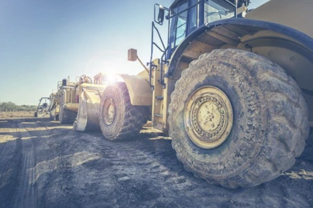 Read more about the article Tracking Heavy Equipment with GPS Devices