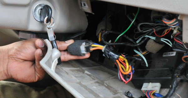 Read more about the article Hardwired vs Portable GPS Car Trackers